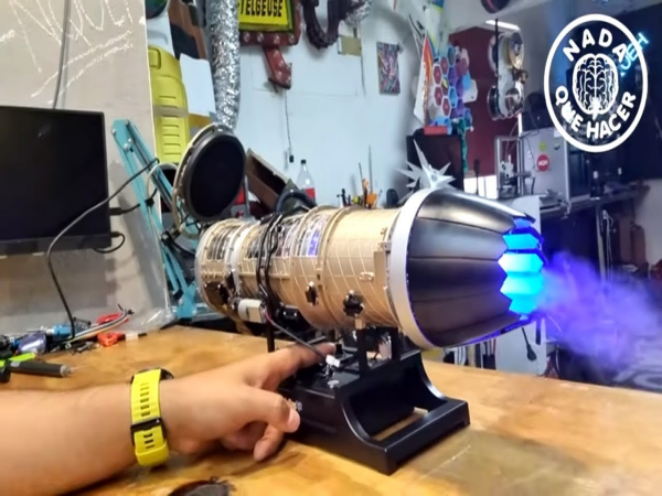 Nada que Hacer:This Jet Fighter engine throws smoke and lights up in an incredible way! | Stirlingkit